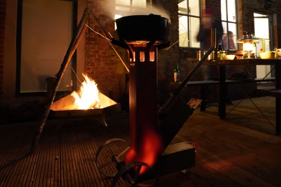 moven-club-rocket-stove-glow-campfire