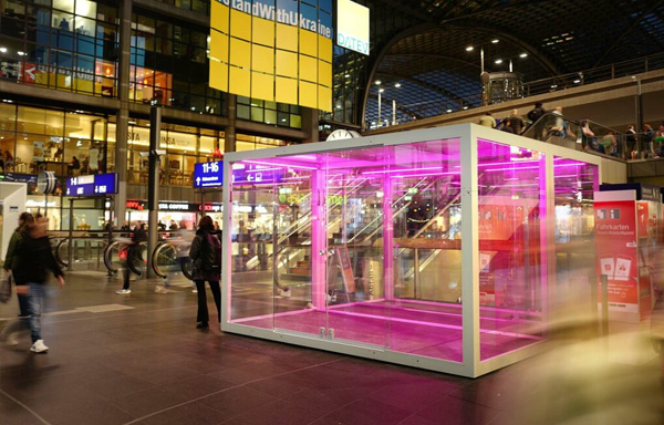 DB mo-pop glazed pop up store in Berlin Hauptbahnhof
